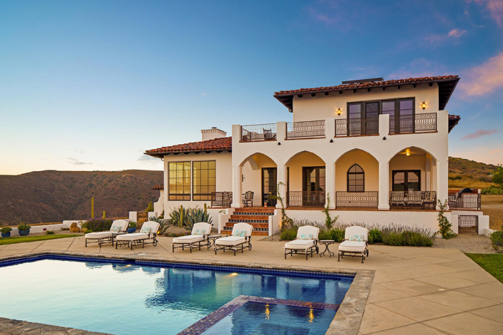 malibu villa rental pool exterior