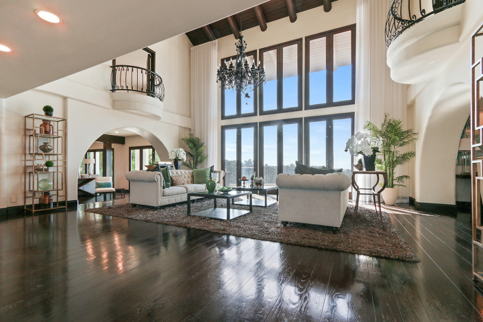 beverly hills villa rental living room