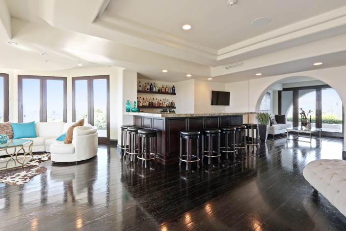 beverly hills villa rental wet bar