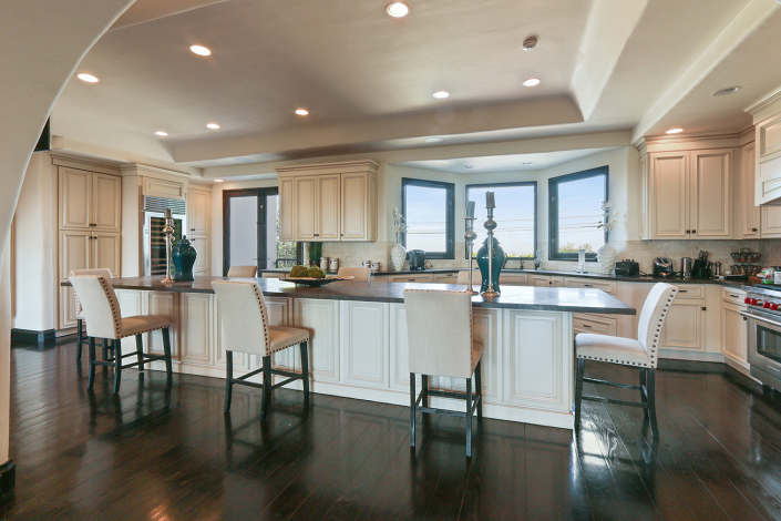 beverly hills villa rental kitchen
