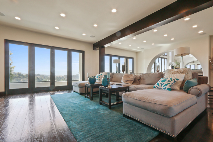 beverly hills villa rental living room