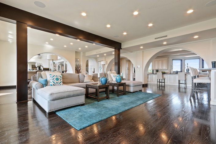 beverly hills villa rental living room