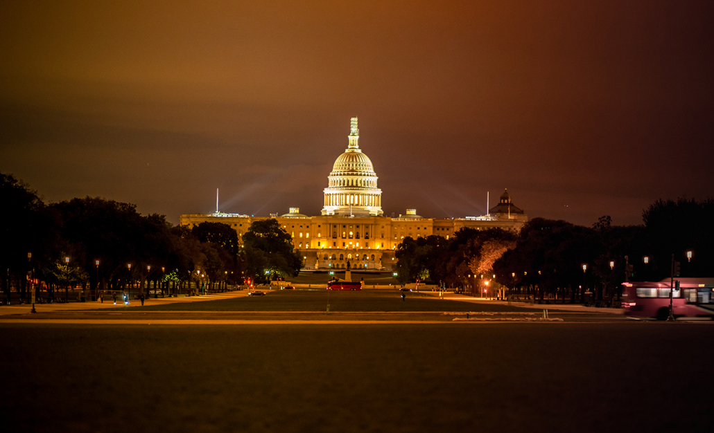 washington dc white house lights at night