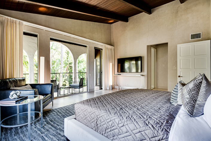 hollywood hills villa rental bedroom
