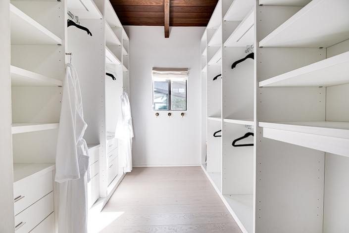 hollywood hills villa rental closet