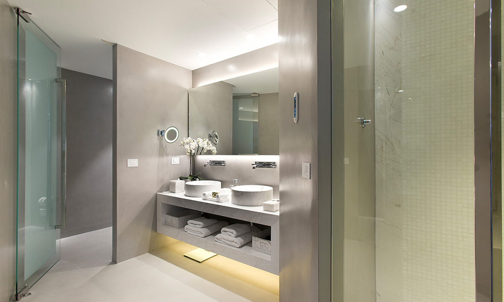 grace hotel santorini vip suite bathroom