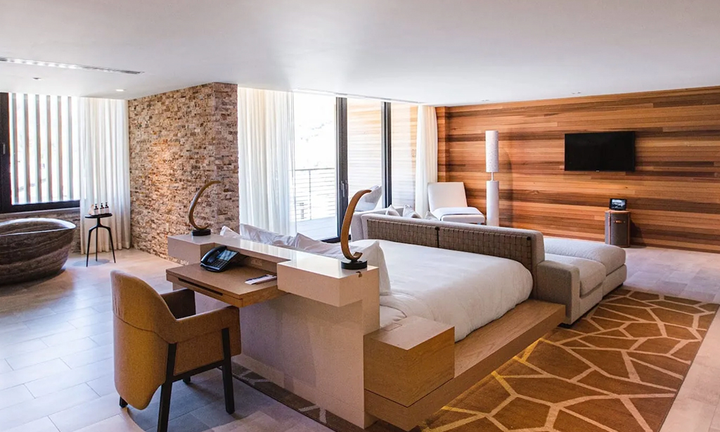 peregrine suites bedroom at the lodge at blue sky