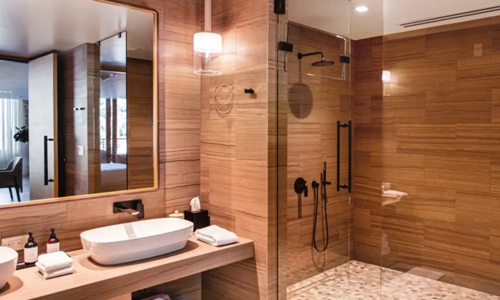 peregrine suites bathroom at the lodge at blue sky