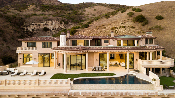 malibu villa rental exterior view