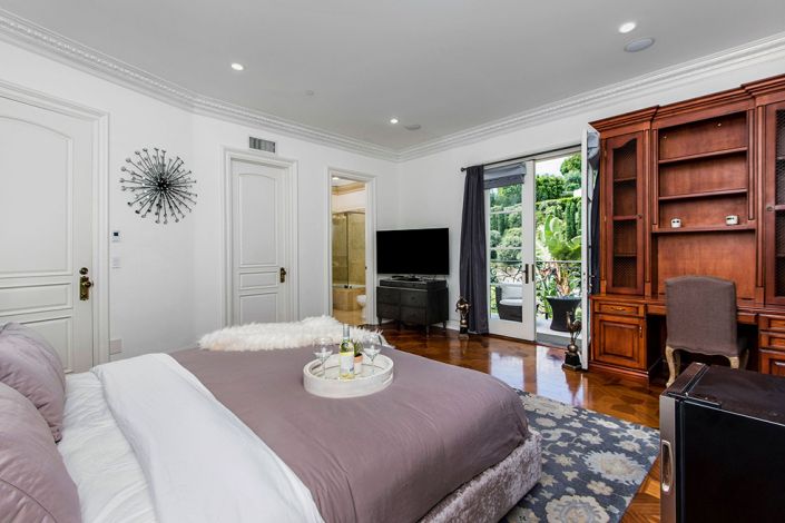 beverly hills villa rental guest bedroom