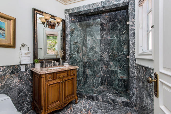 beverly hills villa rental guest bathroom