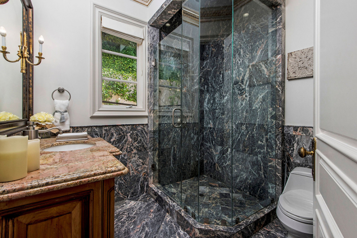beverly hills villa rental guest bathroom