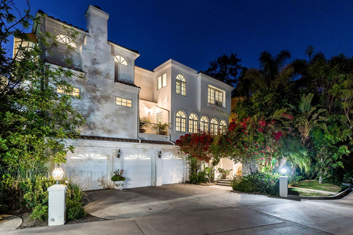 Brentwood villa rental parking entrance