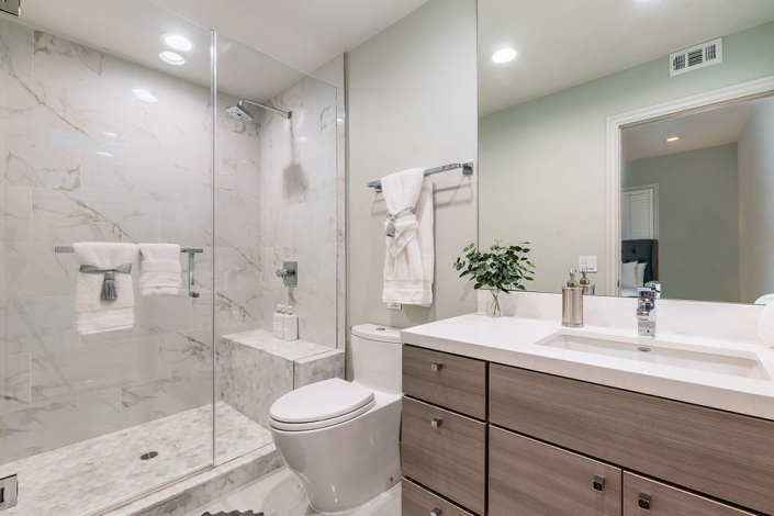 Brentwood villa rental bathroom