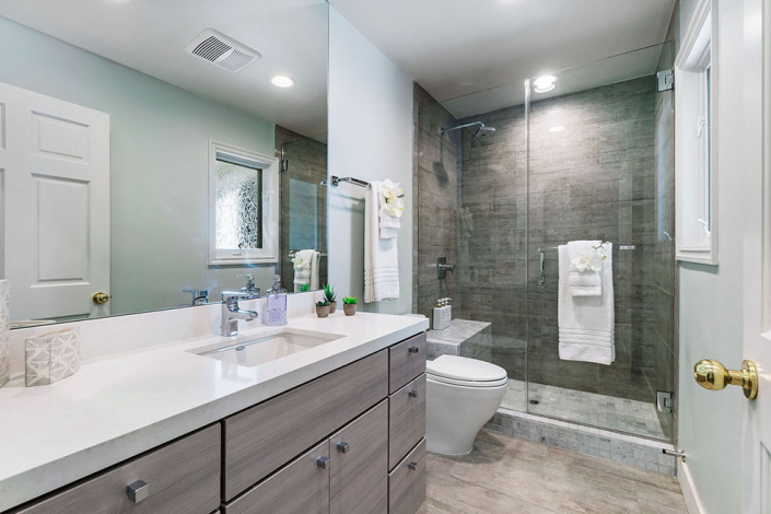 Brentwood villa rental bathroom