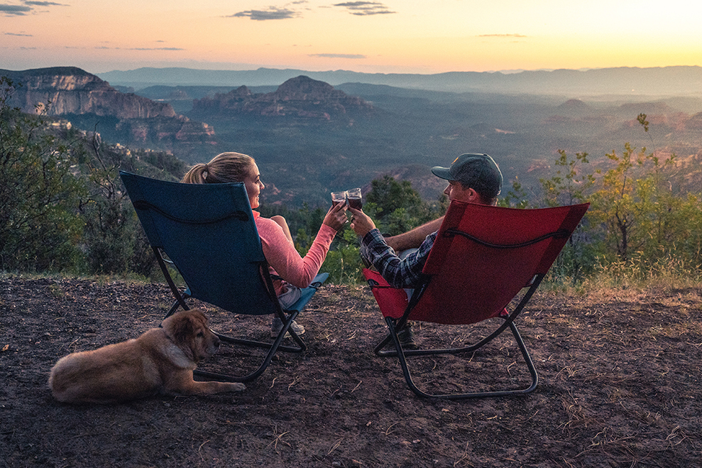 couple cheers during sunset in sedona