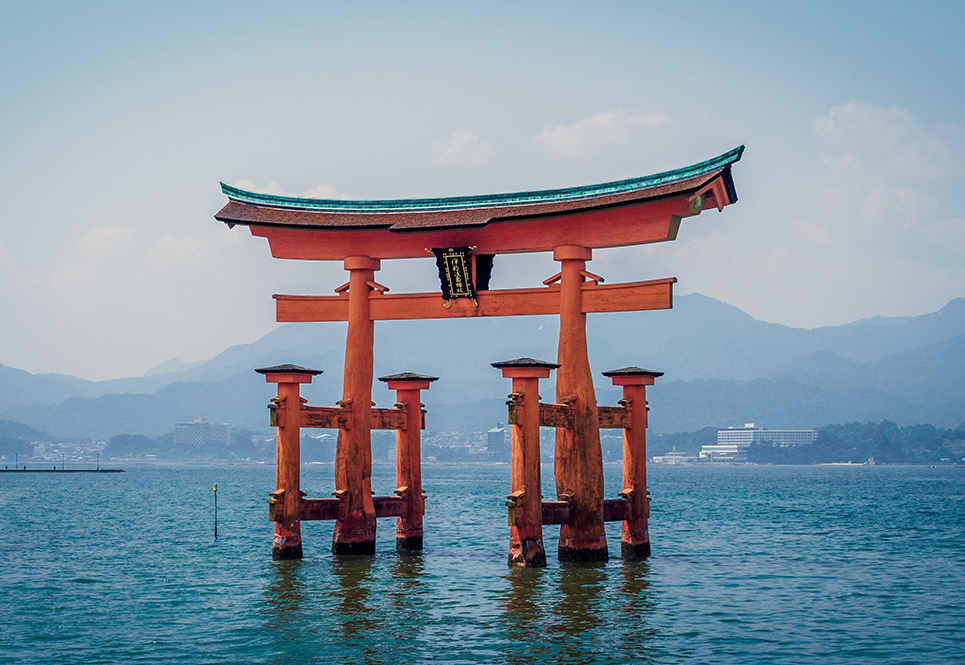 itsukushima shinto shrine japan