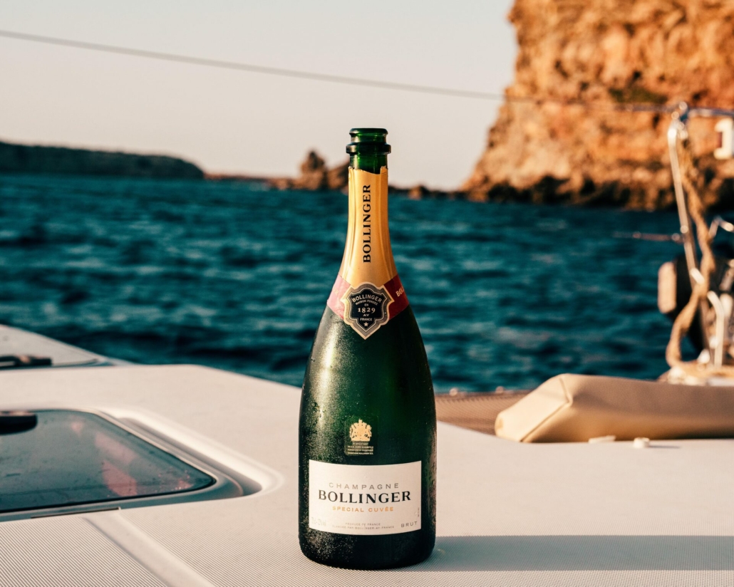 champagne boat party